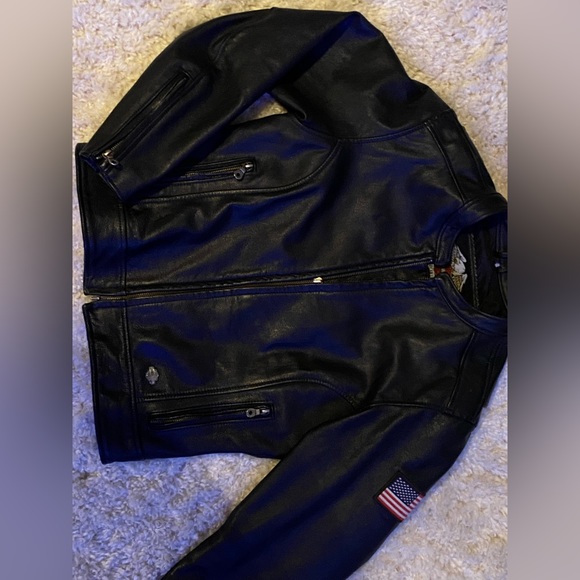 Harley-Davidson leather jacket. Excellent condition.Logo patch on back. Medium - Picture 5 of 17